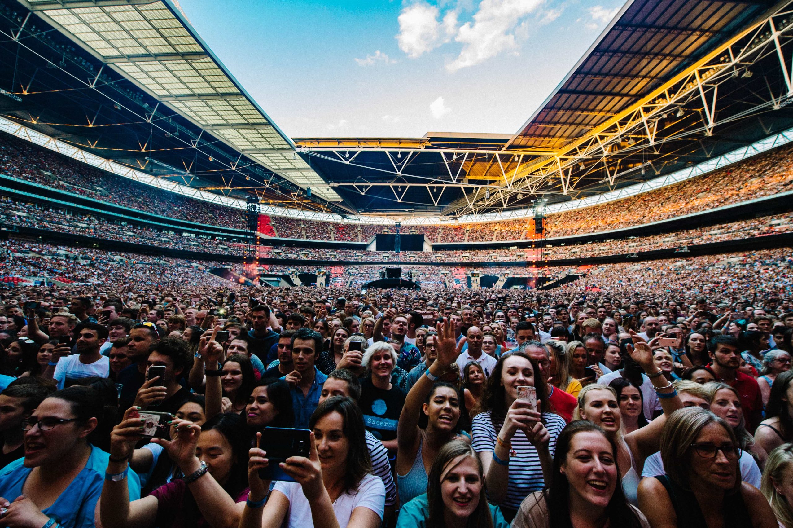 ミュージシャン WEMBLEY STADIUM16.8.97SONGS&VISIONS Foo Fighters: Live At Wembley Stadium - Album by Foo Fighters